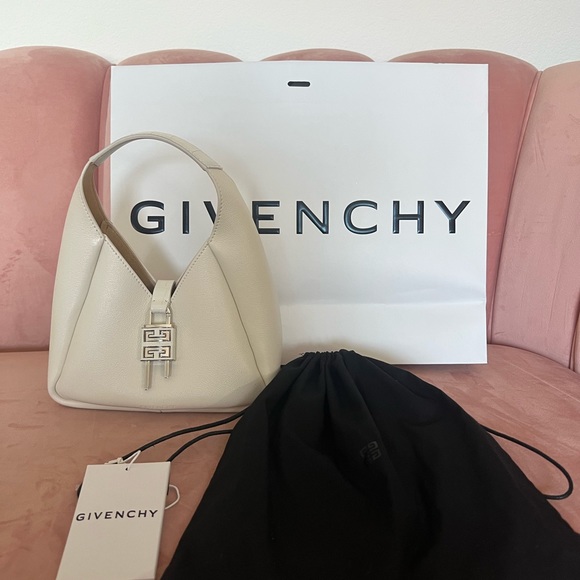 Givenchy mini G-hobo in grained leather ivory silver hardware - Picture 4 of 6